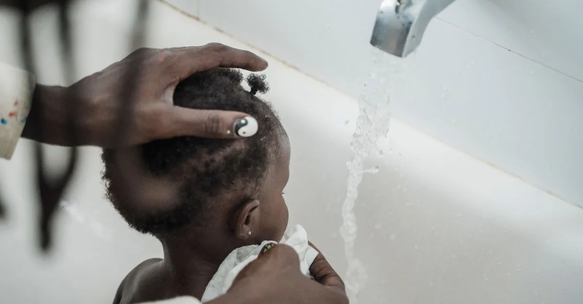 conseils essentiels pour assurer la sécurité de votre bébé lors du bain, éviter les accidents et garantir un moment de détente en toute tranquillité.