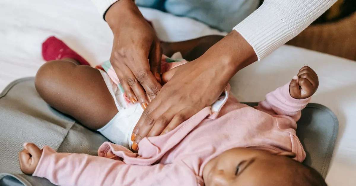 soulagement de la constipation chez le bébé : conseils et solutions efficaces pour apaiser l'inconfort intestinal de votre tout-petit.