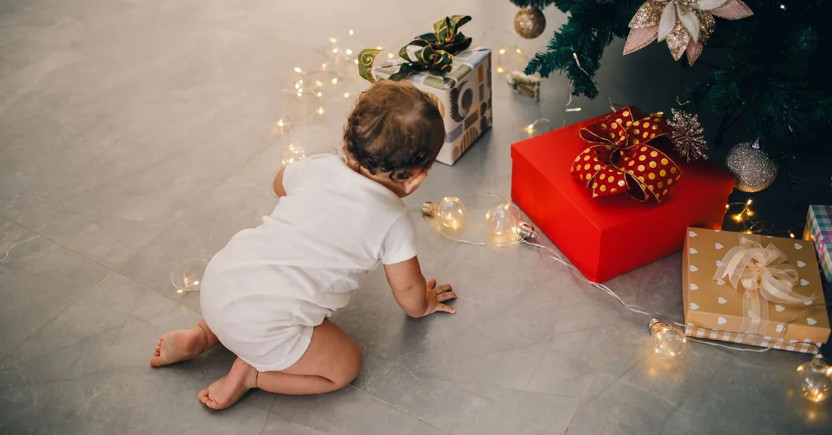 découvrez à quel âge un bébé commence généralement à ramper et les étapes clés de ce développement moteur.