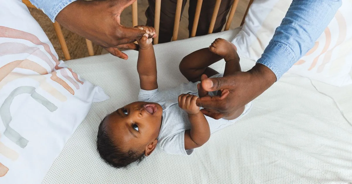 découvrez les signes indiquant qu'il est temps de changer le lit de bébé pour garantir sa sécurité et son confort.