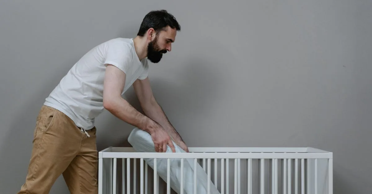 découvrez comment retirer facilement les barrières de lit bébé pour assurer sécurité et confort à votre enfant.