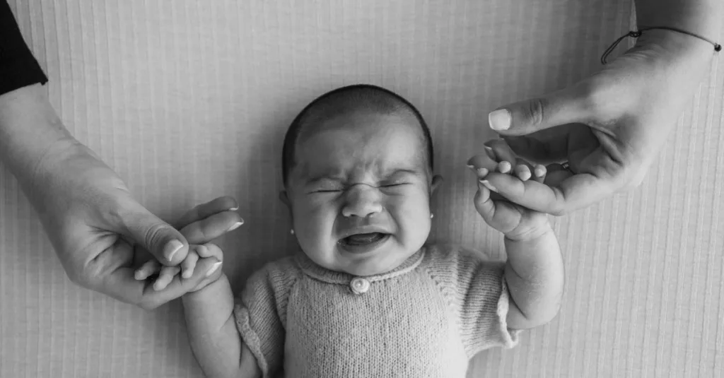 découvrez les raisons courantes pour lesquelles un bébé pleure et comment apaiser ses pleurs pour son bien-être et votre sérénité.