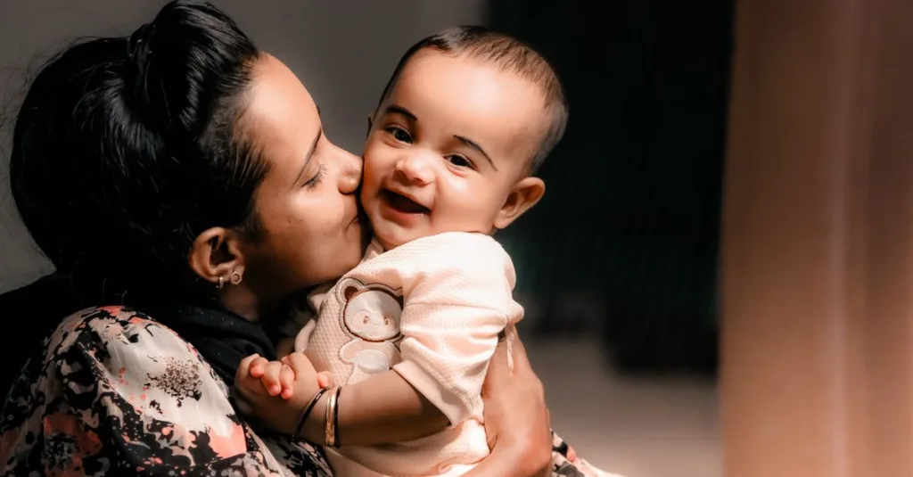 découvrez à quel âge un bébé peut passer une nuit en dehors de la maison en toute sécurité, avec des conseils pour préparer son premier séjour chez un proche ou une garderie.