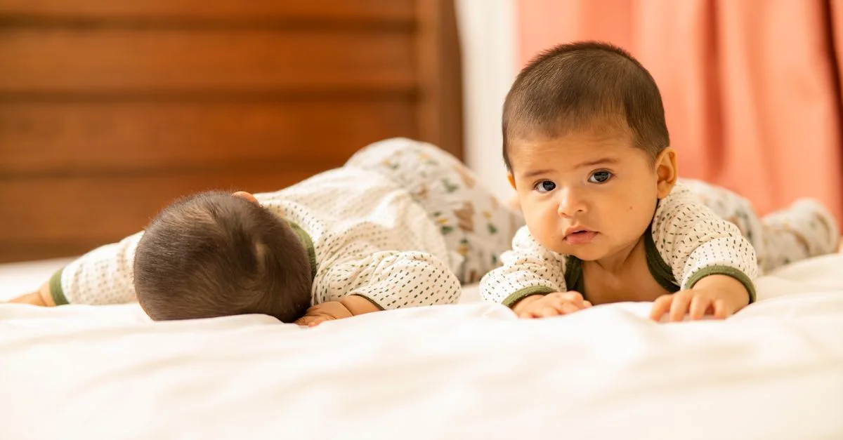 sous-vêtements thermiques pour bébé : gardez votre tout-petit bien au chaud et confortable pendant les journées fraîches grâce à nos vêtements isolants doux et respirants.