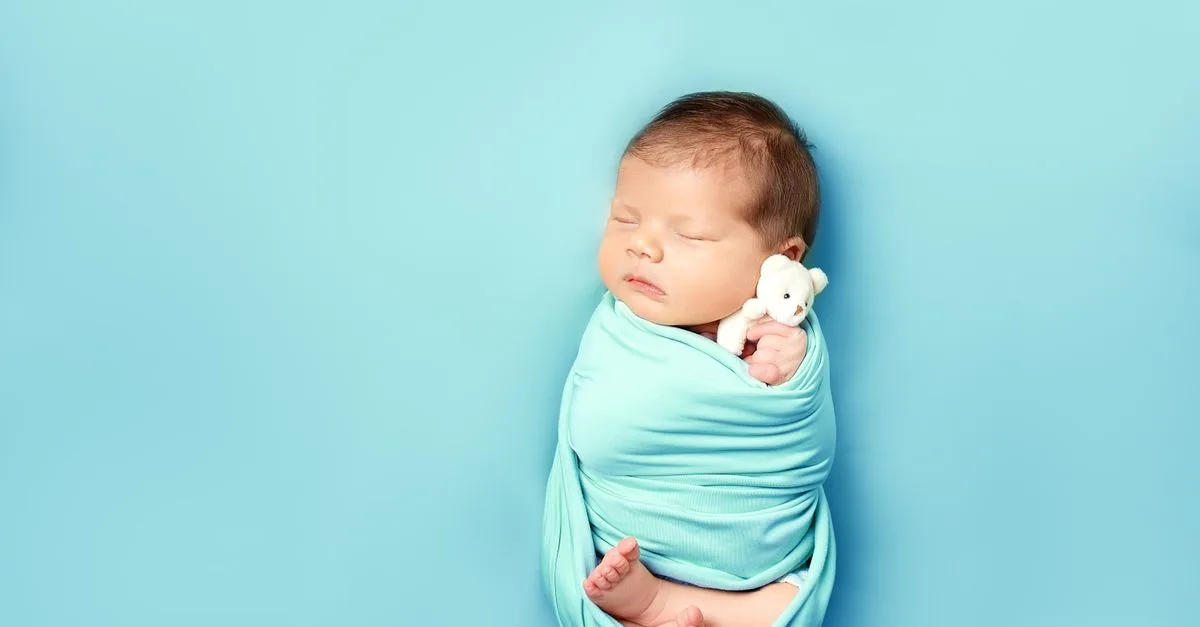 suivi du poids de bébé : conseils, courbes de croissance et astuces pour assurer un développement sain.