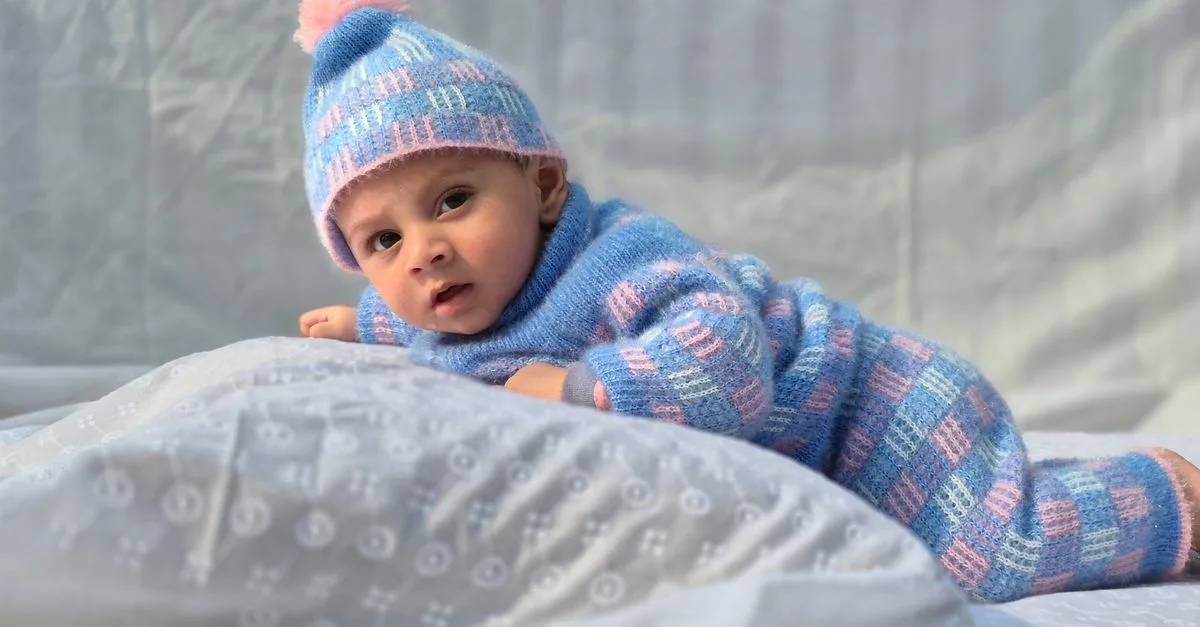 découvrez notre collection de vêtements d'hiver pour bébés, alliant confort, chaleur et style pour préserver la douceur et le bien-être de votre tout-petit pendant les saisons froides.