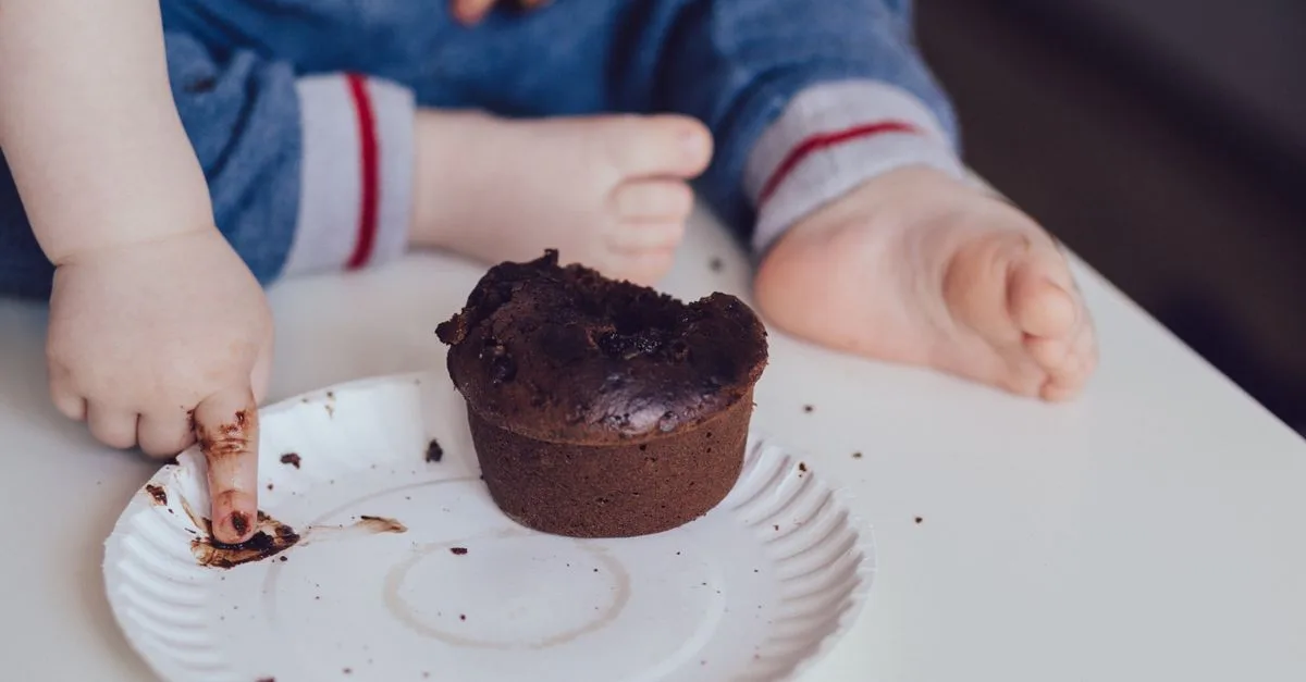 guide sur la consommation de chocolat pour les bébés : conseils, bienfaits et précautions à prendre pour une alimentation sûre et équilibrée.
