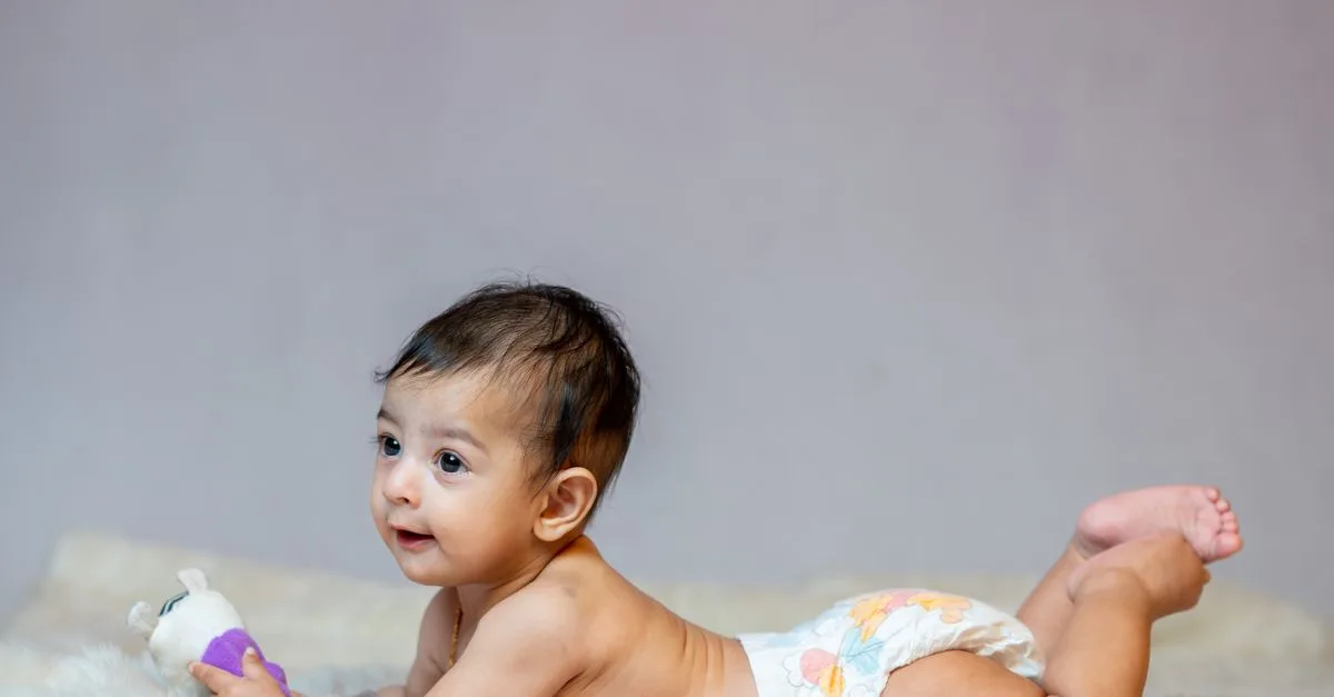 découvrez combien de couches utiliser par mois pour bébé et optimisez vos achats avec nos conseils pratiques et astuces économiques.