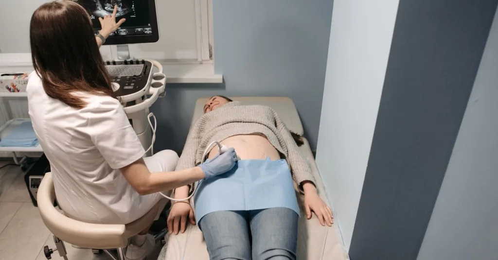 découvrez tout ce qu'il faut savoir sur les mouvements fœtaux, leur importance pour la santé du bébé et quand s'inquiéter.