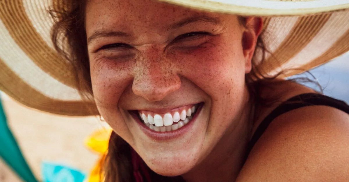 découvrez comment le sourire intentionnel peut améliorer votre bien-être et vos relations, en apportant joie et confiance au quotidien.