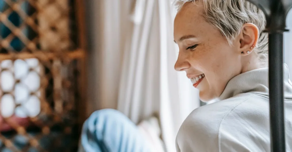 découvrez l'importance du sourire intentionnel pour améliorer votre bien-être et vos relations.