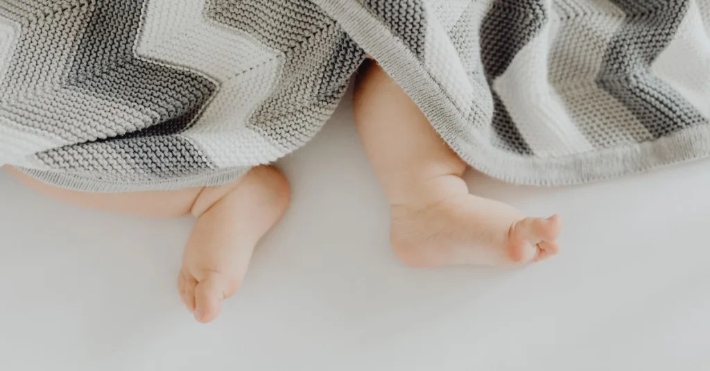 découvrez nos modèles faciles et adorables pour tricoter une couverture bébé confortable et chaleureuse, parfaite pour offrir ou protéger votre petit trésor.