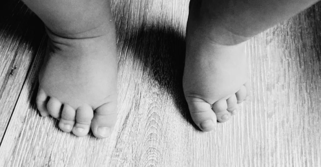 découvrez ce qu'est la marche sur la pointe des pieds, ses causes possibles, et les solutions pour y remédier efficacement.