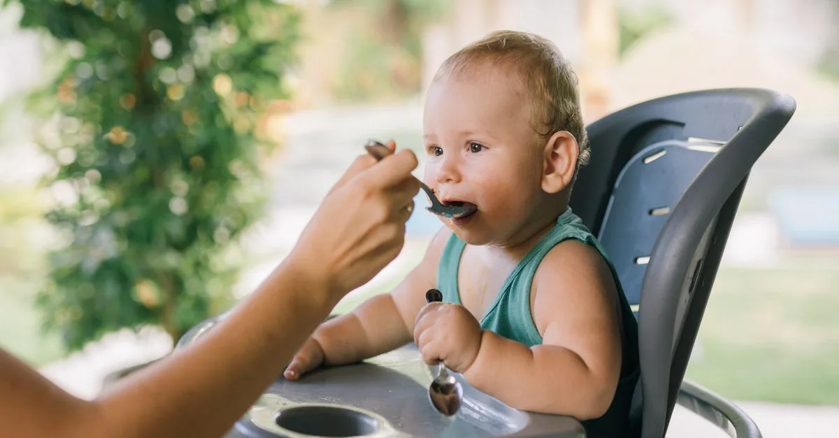 découvrez notre sélection d'aliments pour bébés sains et nutritifs, adaptés à chaque étape de leur croissance pour offrir le meilleur à votre enfant.