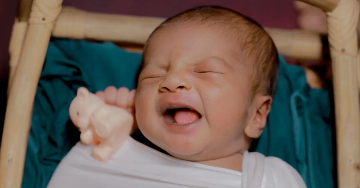 découvrez tout ce qu'il faut savoir sur le hoquet chez les bébés : causes, conseils pour apaiser et quand consulter un médecin.
