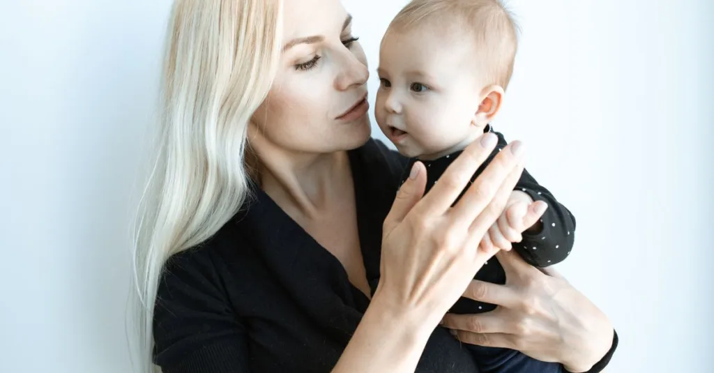 découvrez comment un bébé reconnaît son prénom et les étapes clés de ce développement important.