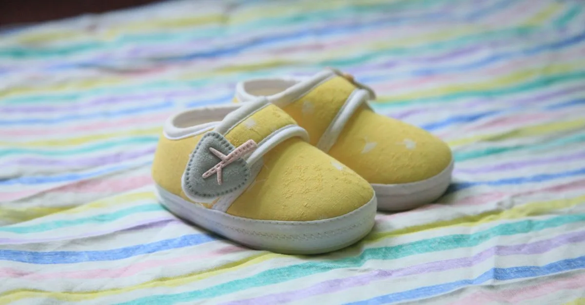 découvrez notre collection de chaussures pour bébé, alliant confort et style pour les premiers pas de votre enfant.