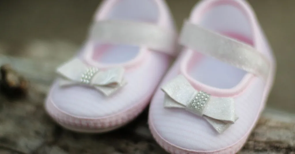 découvrez notre collection de chaussures pour bébé, alliant confort, sécurité et style pour les premiers pas de votre enfant.