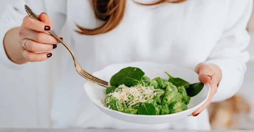 découvrez des recettes savoureuses et saines à base d'épinards bébé, idéales pour des repas nutritifs et rapides.