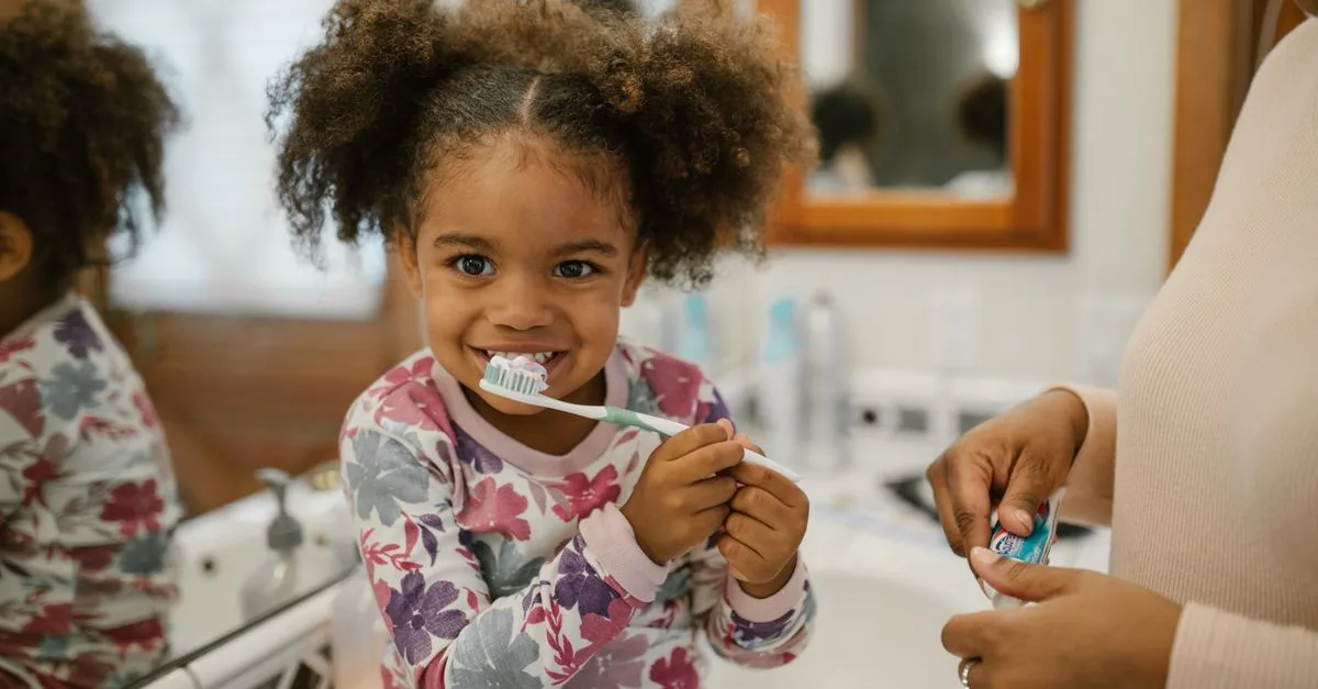 dentifrice pour bébé : formule douce et sécurisée pour protéger les premières dents de votre enfant tout en favorisant une bonne hygiène bucco-dentaire dès le plus jeune âge.