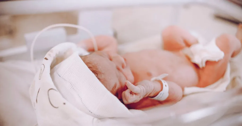 découvrez les croyances et légendes autour de la prédiction de la naissance dans le folklore à travers le monde.