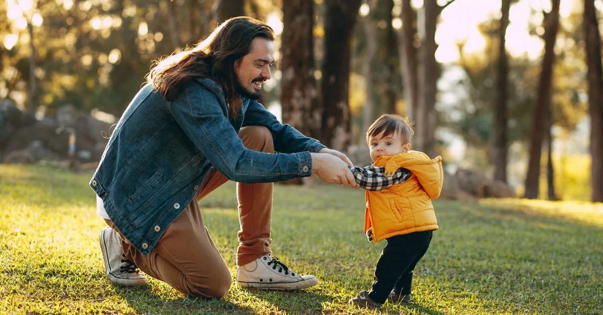 découvrez des conseils pratiques pour aider votre bébé à marcher facilement et en toute sécurité, favorisant son équilibre et sa confiance pas à pas.