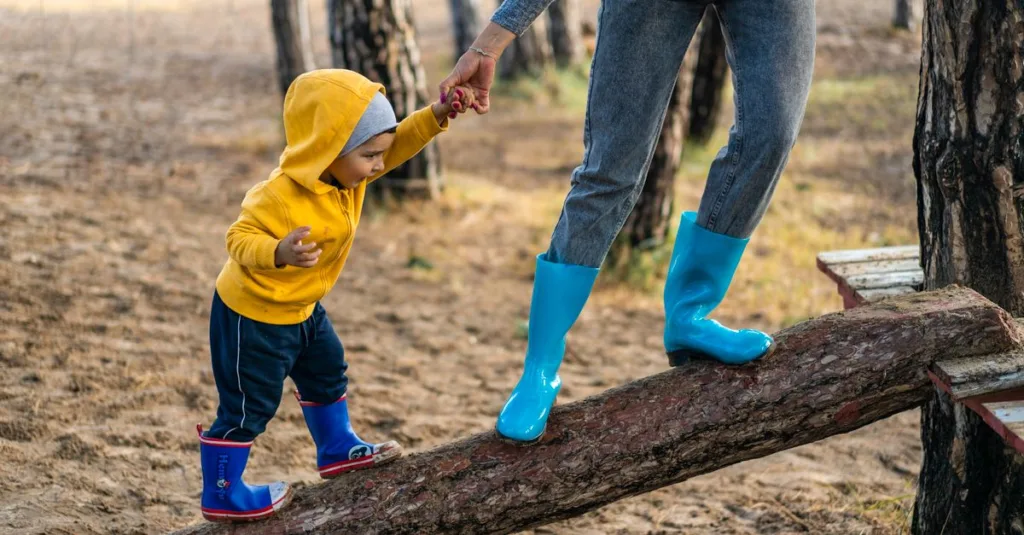 découvrez des conseils pratiques pour aider votre bébé à marcher facilement et en toute confiance. accompagnez ses premiers pas avec amour et sécurité.