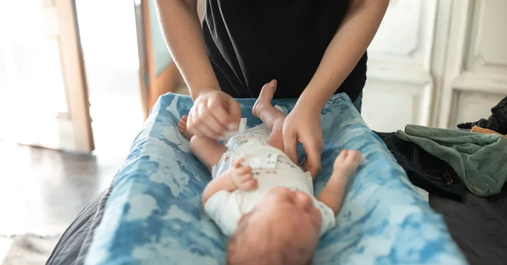 apprenez comment changer une couche de bébé étape par étape avec ce guide simple et pratique, idéal pour les nouveaux parents.